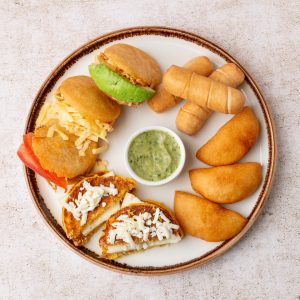 Bandeja de degustación comida venezolana